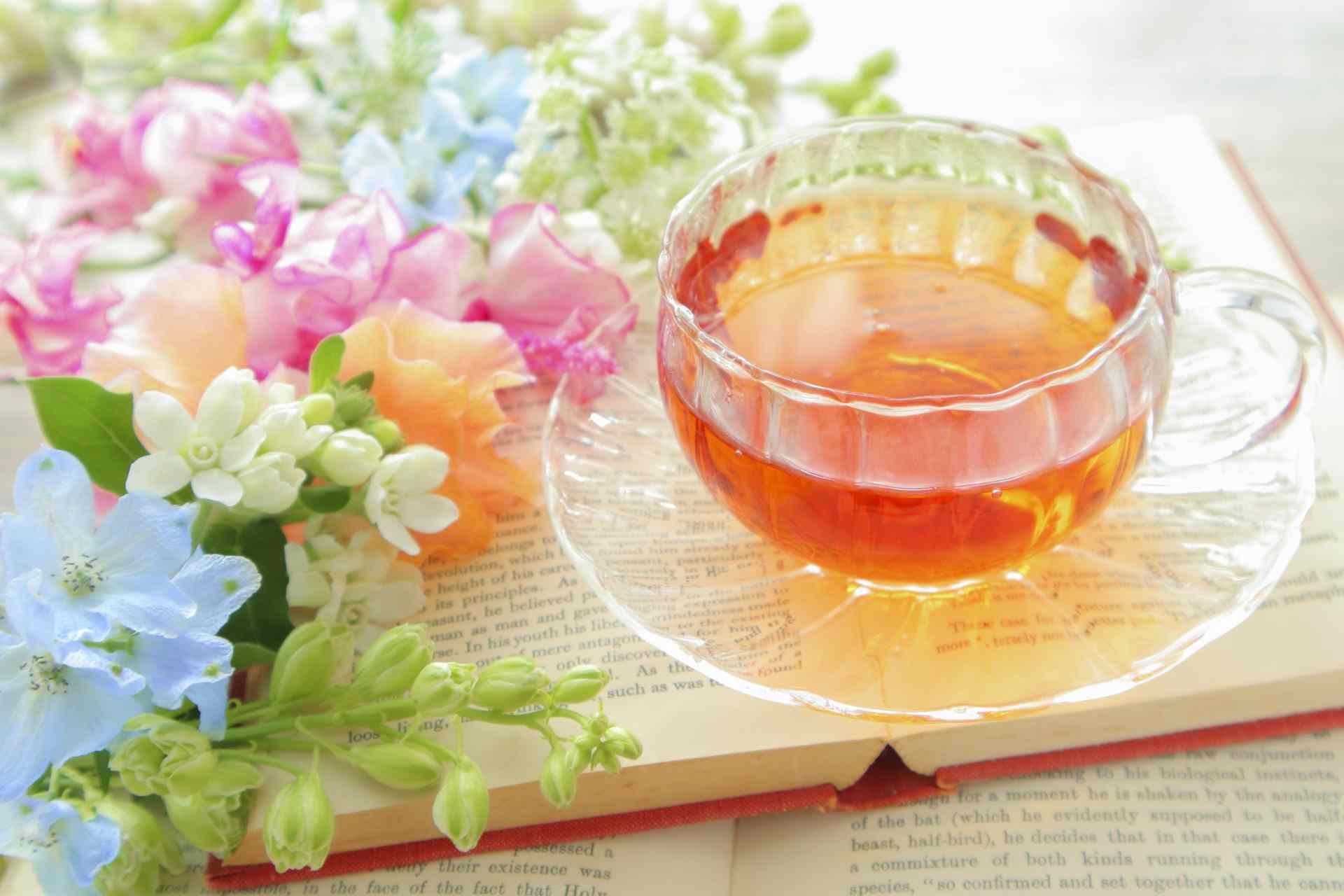 花とお茶の画像